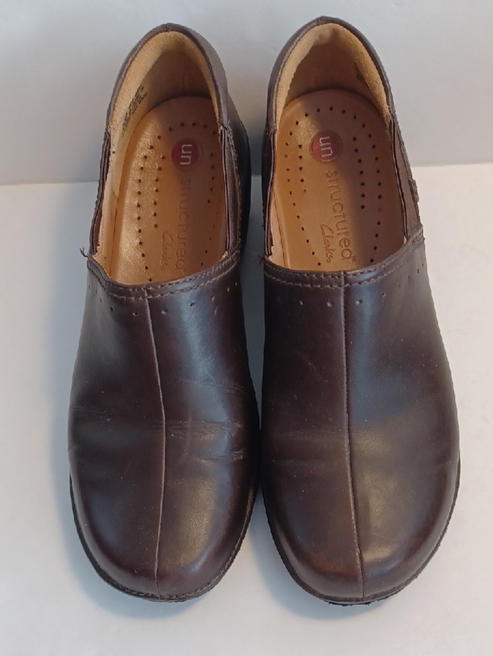 Clarks Women's Brown Leather Loafers sz 9.5M. Good Soles. Slight Scuffs On Back